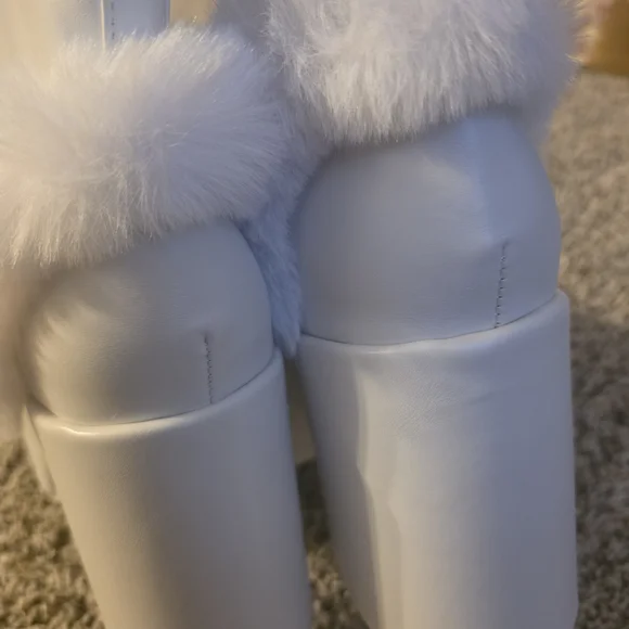 Chic White Faux Fur Lace-Up Heeled Boots - Picture 6 of 7